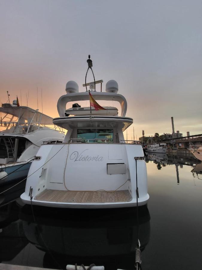فندق Yacht 20Metros سان أدريان دي بيزوس المظهر الخارجي الصورة