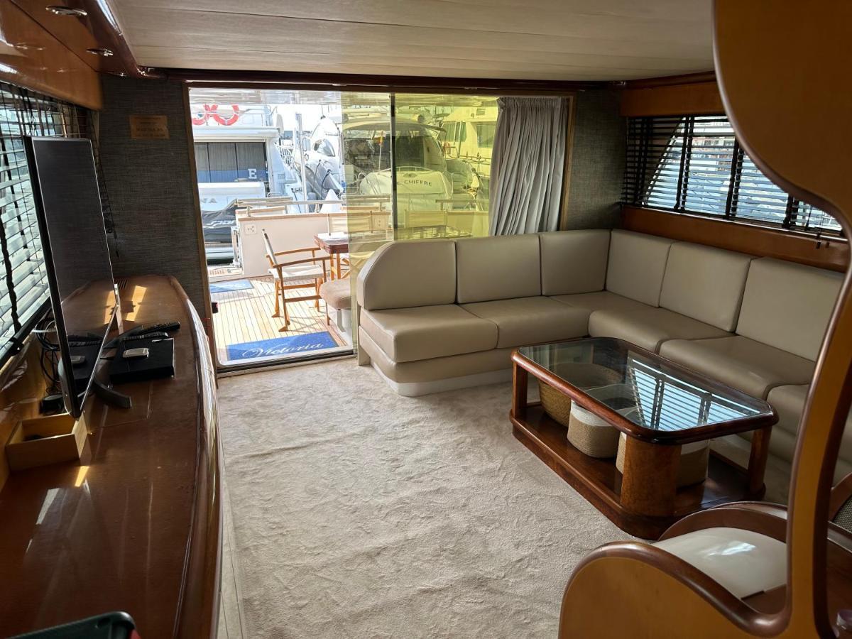 فندق Yacht 20Metros سان أدريان دي بيزوس المظهر الخارجي الصورة