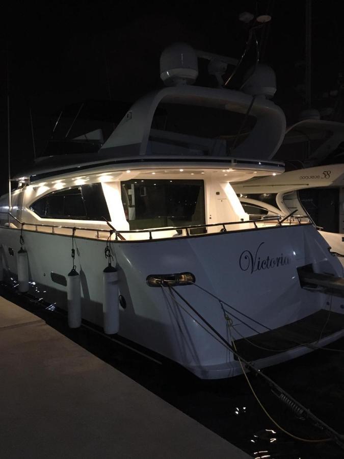 فندق Yacht 20Metros سان أدريان دي بيزوس المظهر الخارجي الصورة